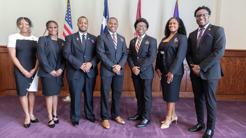 a group of students from Prairie View A&M pose for a photo. Jaquavous Doucette is in the middle of the photo.